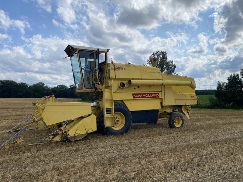 Mähdrescher tip New Holland 8030, Gebrauchtmaschine in Neuching (Poză 1)