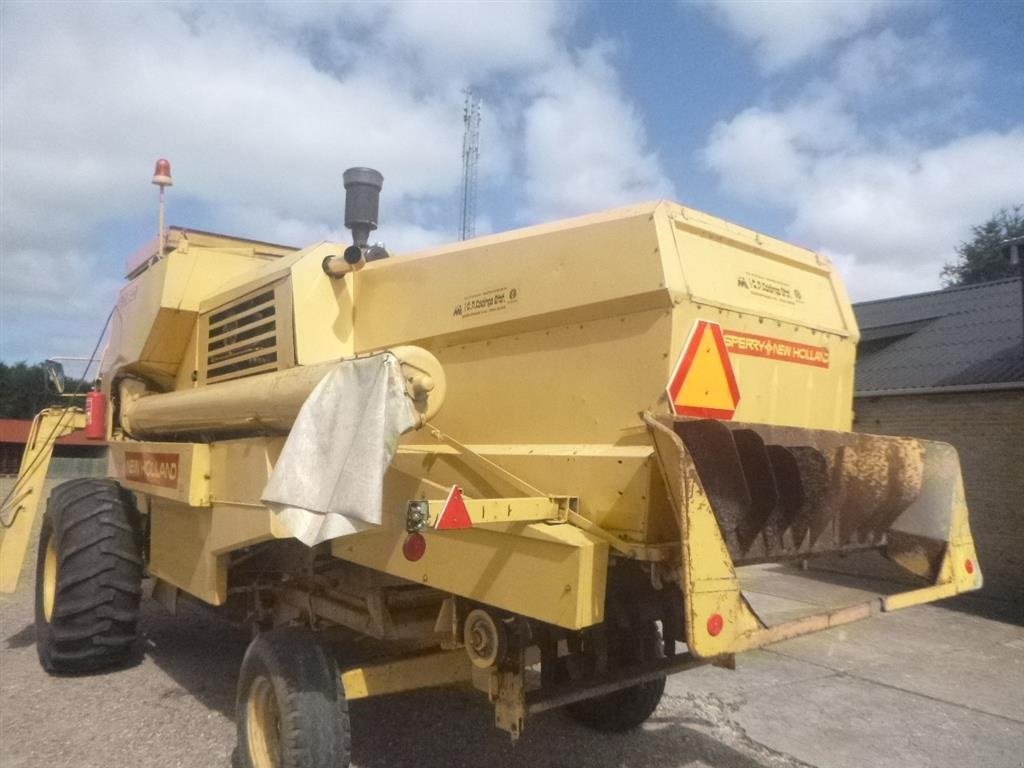 Mähdrescher of the type New Holland 8060, Gebrauchtmaschine in Skive (Picture 4)