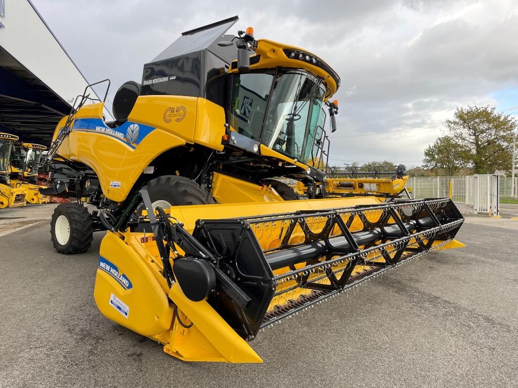 Mähdrescher от тип New Holland CH 7.70 LATERALE, Gebrauchtmaschine в Montauban (Снимка 3)