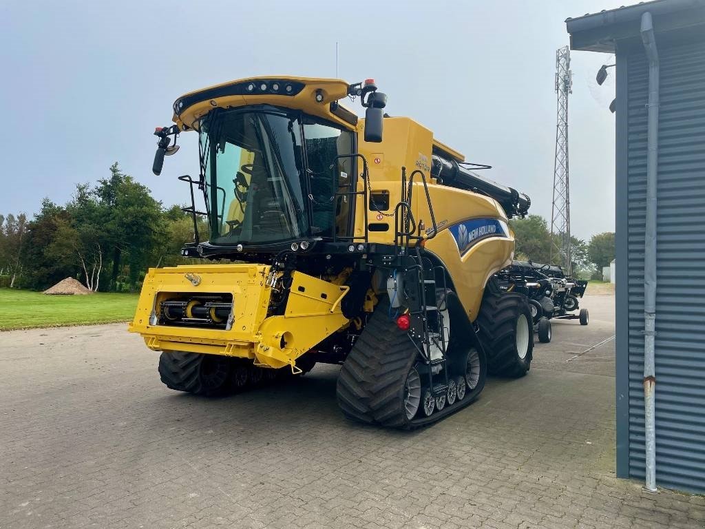 Mähdrescher van het type New Holland CR 10.90 SLH, Gebrauchtmaschine in Vinderup (Foto 2)