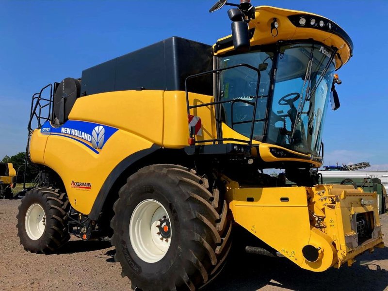 Mähdrescher typu New Holland CR 7.90, Gebrauchtmaschine v MORHANGE