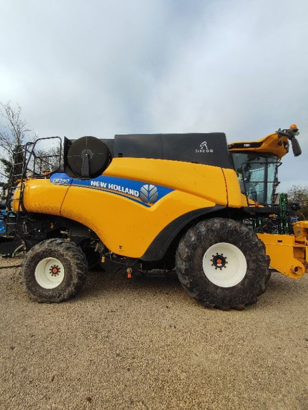 Mähdrescher van het type New Holland CR 7.90, Gebrauchtmaschine in FRESNAY LE COMTE (Foto 2)