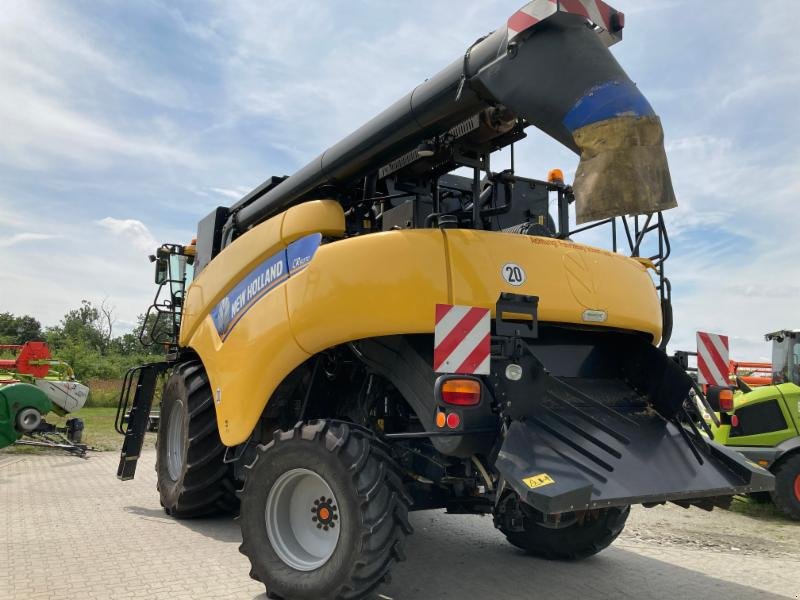 Mähdrescher typu New Holland CR 8070 T4i, Gebrauchtmaschine v Schwülper (Obrázok 8)