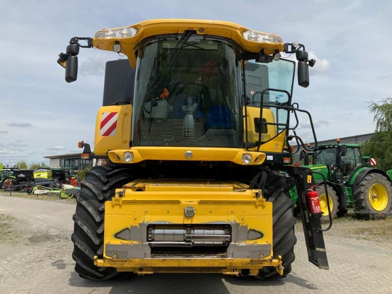 Mähdrescher typu New Holland CR 8070 T4i, Gebrauchtmaschine v Schwülper (Obrázok 2)