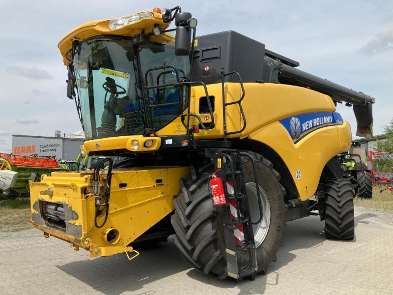 Mähdrescher a típus New Holland CR 8070 T4i, Gebrauchtmaschine ekkor: Schwülper (Kép 1)