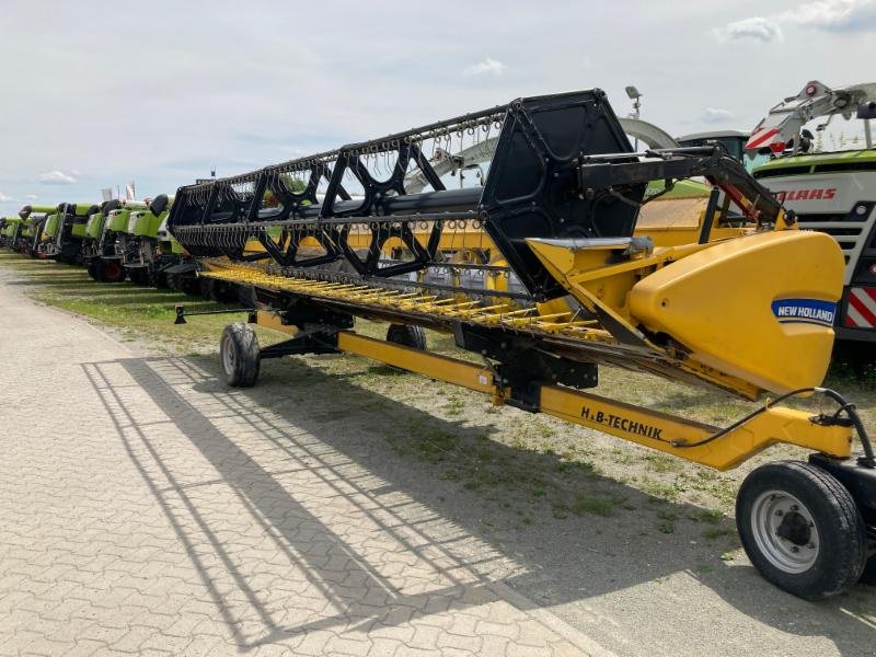 Mähdrescher del tipo New Holland CR 8070 T4i, Gebrauchtmaschine In Schwülper (Immagine 11)