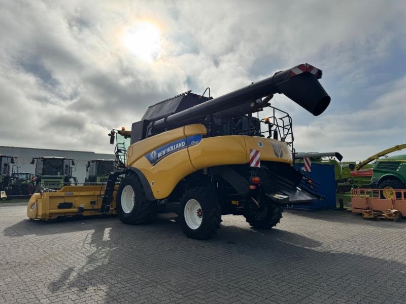 Mähdrescher typu New Holland CR 8080 T4i, Gebrauchtmaschine w Hockenheim (Zdjęcie 5)