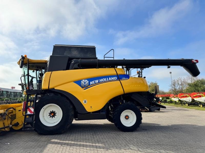 Mähdrescher van het type New Holland CR 8080 T4i, Gebrauchtmaschine in Hockenheim (Foto 6)