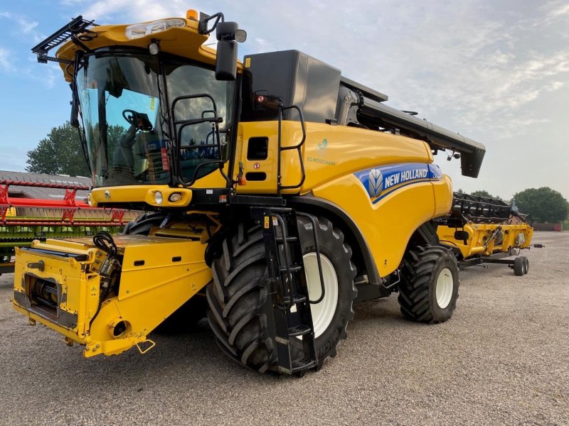 Mähdrescher du type New Holland CR 8080, Gebrauchtmaschine en Tim (Photo 1)