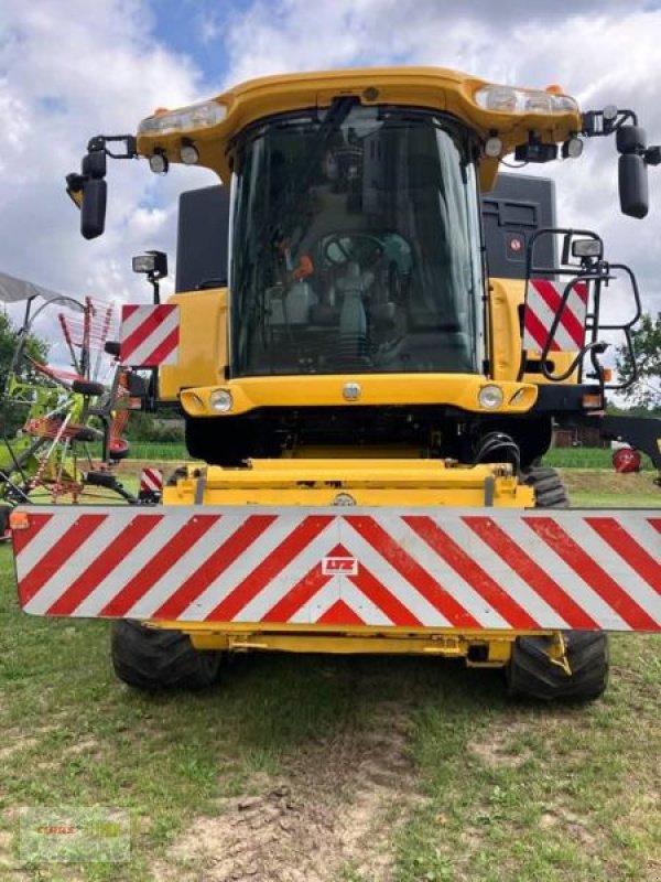 Mähdrescher typu New Holland CR 8080, Gebrauchtmaschine v Moos (Obrázek 2)