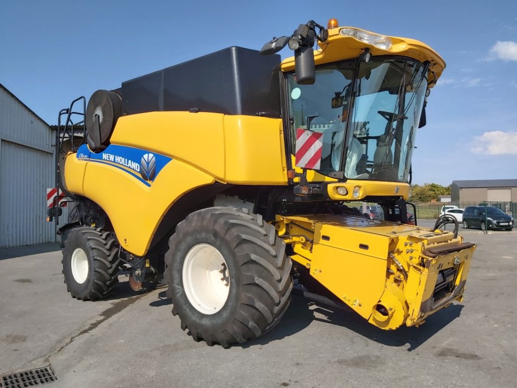 Mähdrescher Türe ait New Holland CR 8080, Gebrauchtmaschine içinde VERT TOULON (resim 1)