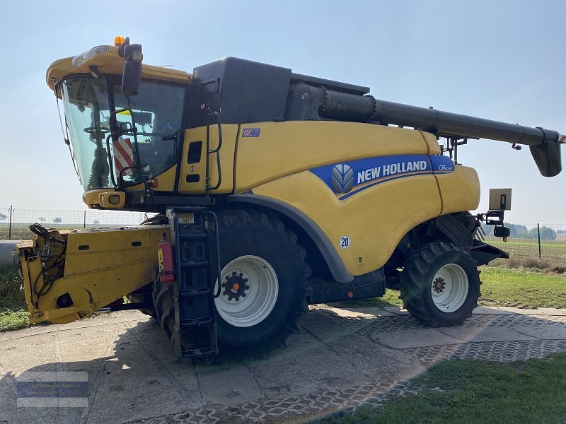 Mähdrescher tipa New Holland CR 8080, Gebrauchtmaschine u Bad Köstritz