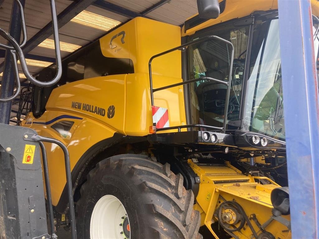 Mähdrescher типа New Holland CR 8.80 Kun høstet 52 timer!!! Incl. Skærebord og vogn. GPS. Ring til Ulrik på 40255544. Jeg snakker Jysk, tysk og engelsk., Gebrauchtmaschine в Kolding (Фотография 2)