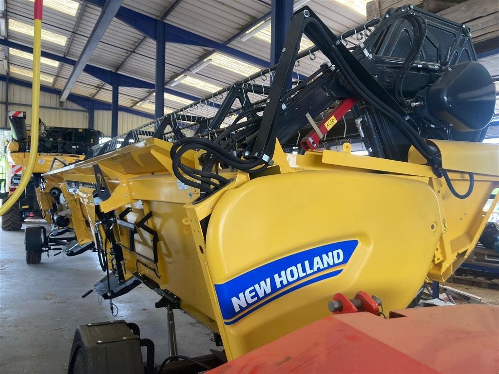 Mähdrescher des Typs New Holland CR 8.80 Kun høstet 52 timer!!! Incl. Skærebord og vogn. GPS. Ring til Ulrik på 40255544. Jeg snakker Jysk, tysk og engelsk., Gebrauchtmaschine in Kolding (Bild 5)