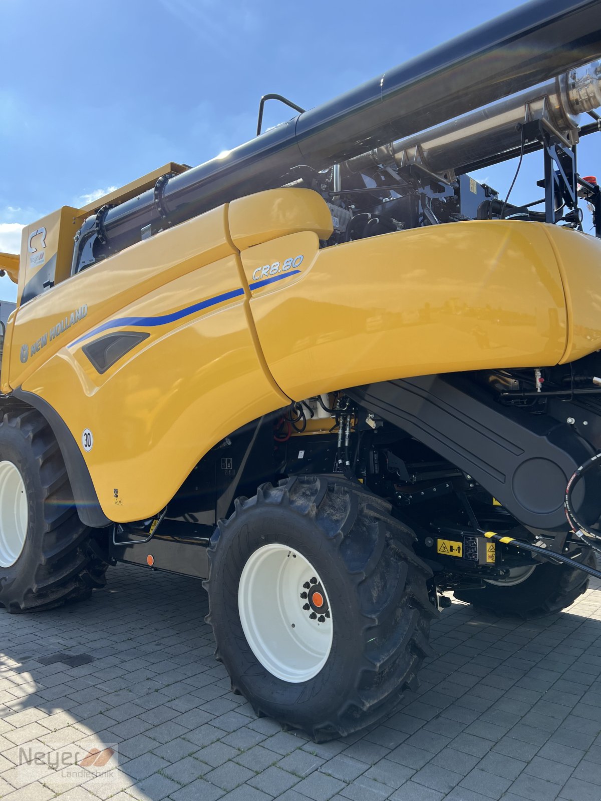 Mähdrescher van het type New Holland CR 8.80 Vorführer, Neumaschine in Bad Waldsee Mennisweiler (Foto 9)