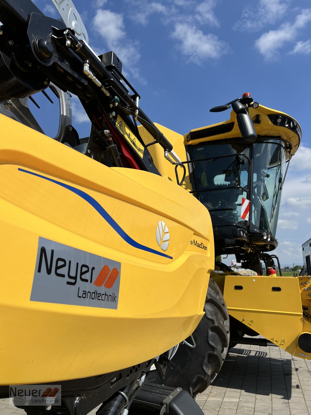 Mähdrescher typu New Holland CR 8.80 Vorführer, Neumaschine w Bad Waldsee Mennisweiler (Zdjęcie 11)