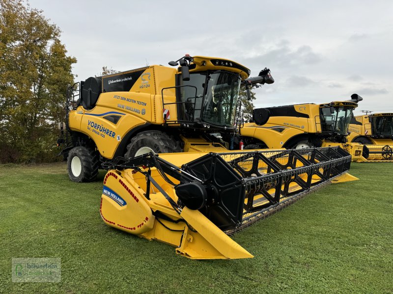 Mähdrescher del tipo New Holland CR 8.80, Neumaschine In Buch am Wald