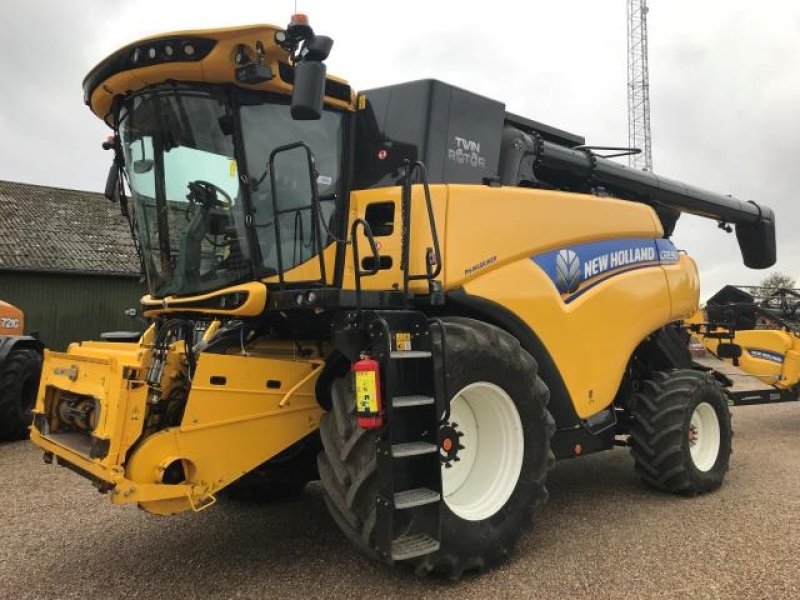 Mähdrescher van het type New Holland CR 8.90 SLH 4WD, Gebrauchtmaschine in Rødding (Foto 1)