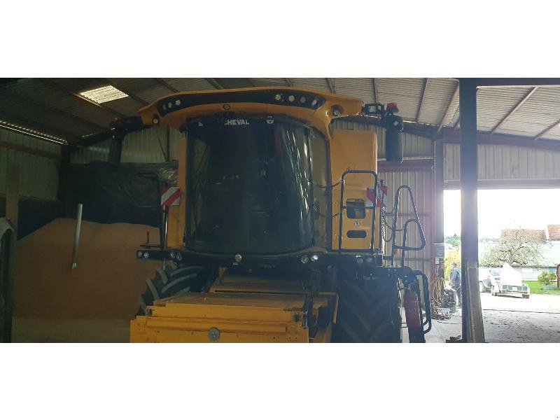 Mähdrescher del tipo New Holland CR 8.90, Gebrauchtmaschine en VERDUN (Imagen 3)