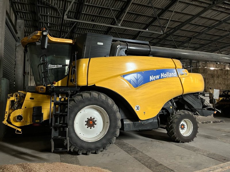 Mähdrescher типа New Holland CR 9070, Gebrauchtmaschine в Ebersbach (Фотография 1)