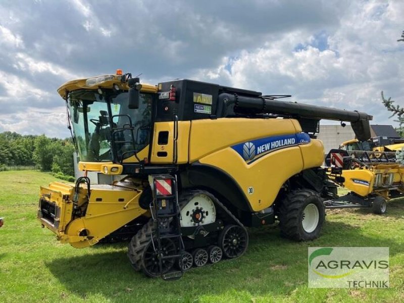 Mähdrescher of the type New Holland CR 9080 SCR RAUPE, Gebrauchtmaschine in Schladen (Picture 1)