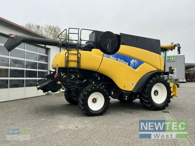 Mähdrescher des Typs New Holland CR 9080, Gebrauchtmaschine in Syke-Heiligenfelde (Bild 5)