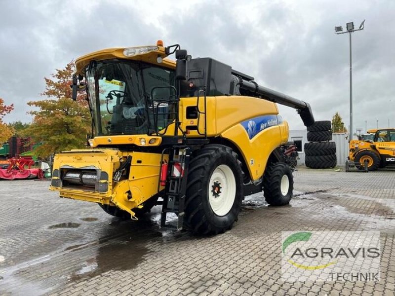 Mähdrescher типа New Holland CR 9080, Gebrauchtmaschine в Calbe / Saale