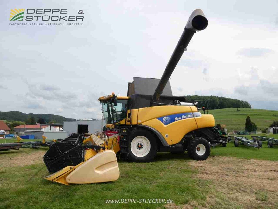 Mähdrescher des Typs New Holland CR 9090 Elevation, Gebrauchtmaschine in Lauterberg/Barbis (Bild 4)