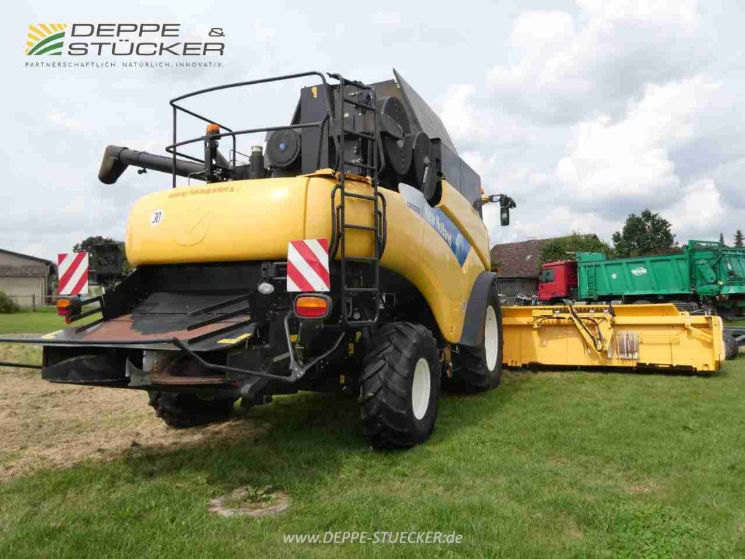 Mähdrescher des Typs New Holland CR 9090 Elevation, Gebrauchtmaschine in Lauterberg/Barbis (Bild 8)