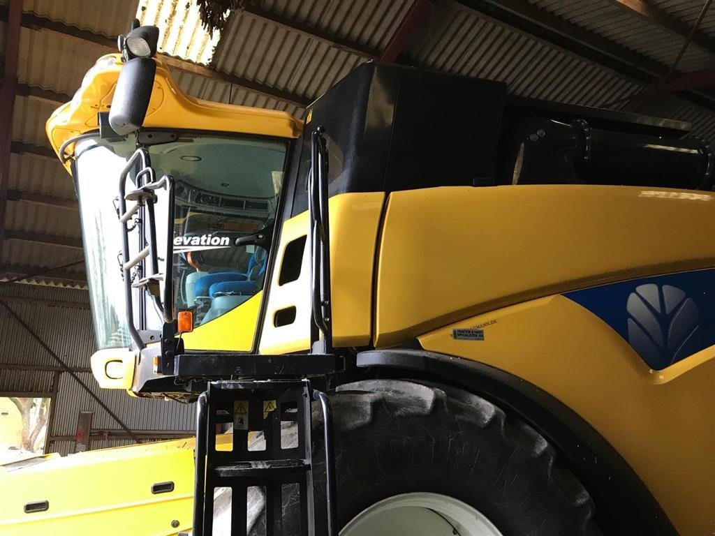 Mähdrescher Türe ait New Holland CR 9090 SLH Elevation Kørt i Sønderjylland. Selvoprettende solkasse. Incl. 35" NH Vario Feed skærebord. Kan ses i Sønderjylland. Ring til Ulrik for besigtigelse og mere info. Jeg snakker Jysk, tysk og engelsk., Gebrauchtmaschine içinde Kolding (resim 1)