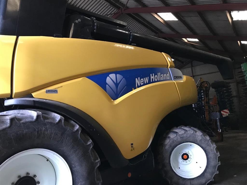 Mähdrescher typu New Holland CR 9090 SLH Elevation Kørt i Sønderjylland. Selvoprettende solkasse. Incl. 35" NH Vario Feed skærebord. Kan ses i Sønderjylland. Ring til Ulrik for besigtigelse og mere info. Jeg snakker Jysk, tysk og engelsk., Gebrauchtmaschine w Kolding (Zdjęcie 2)