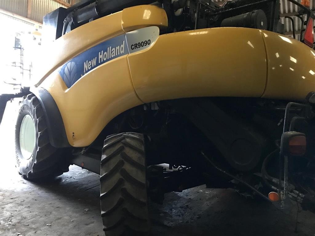 Mähdrescher tip New Holland CR 9090 SLH Elevation Kørt i Sønderjylland. Selvoprettende solkasse. Incl. 35" NH Vario Feed skærebord. Kan ses i Sønderjylland. Ring til Ulrik for besigtigelse og mere info. Jeg snakker Jysk, tysk og engelsk., Gebrauchtmaschine in Kolding (Poză 3)