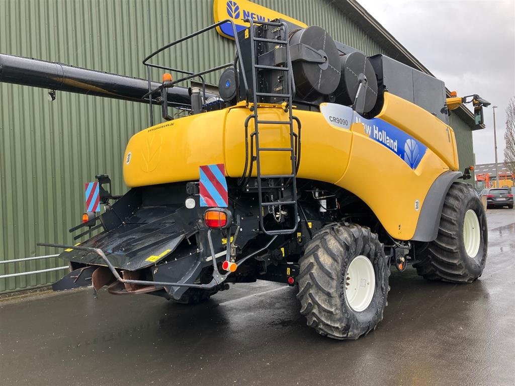 Mähdrescher του τύπου New Holland CR 9090 SLH Elevation Kørt på Fyn. Selvoprettende solkasse. Incl. 35" NH Vario Feed skærebord. Kan ses på Fyn. OptiSpread, avnspreder, udbytte og fugtmåler, Intelliview III, kompressoer, kamera, SmartSteer, AGR Ready mm., Gebrauchtmaschine σε Kolding (Φωτογραφία 5)