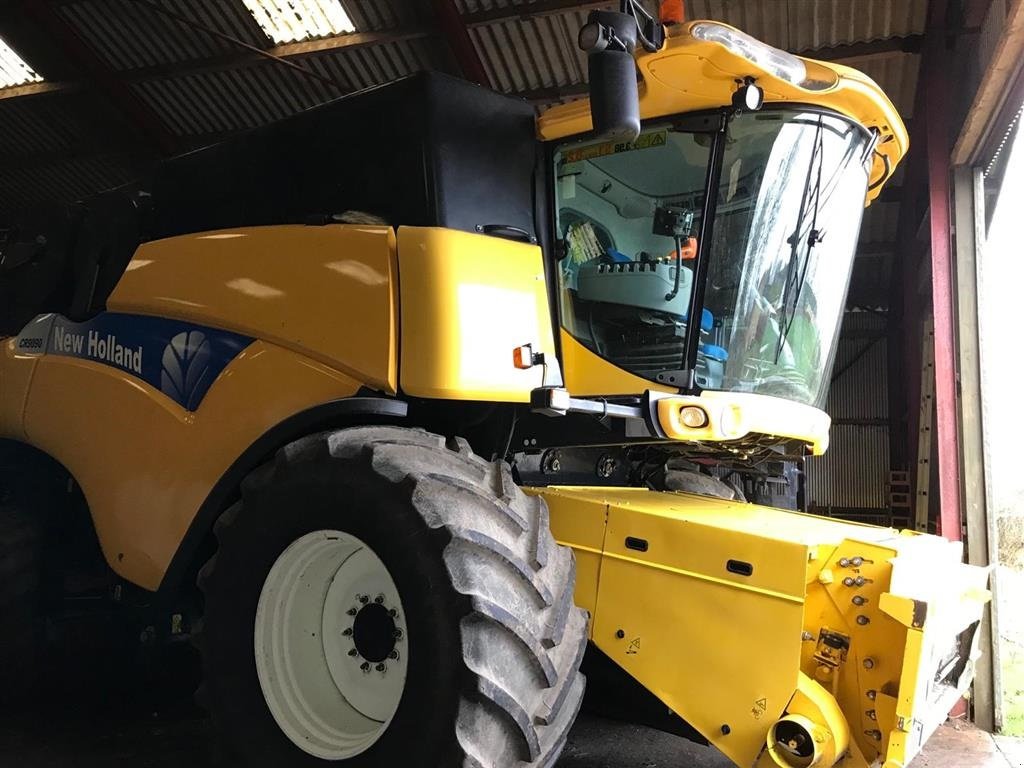 Mähdrescher van het type New Holland CR 9090 SLH Elevation SOLGT!!! Kørt i Sønderjylland. Selvoprettende solkasse. Incl. 35" NH Vario Feed skærebord. Kan ses i Sønderjylland. Ring til Ulrik for besigtigelse og mere info. Jeg snakker Jysk, tysk og engelsk., Gebrauchtmaschine in Kolding (Foto 5)