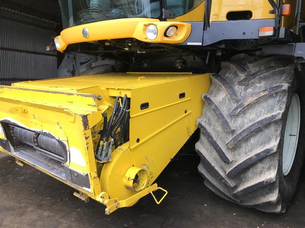 Mähdrescher van het type New Holland CR 9090 SLH Elevation SOLGT!!! Kørt i Sønderjylland. Selvoprettende solkasse. Incl. 35" NH Vario Feed skærebord. Kan ses i Sønderjylland. Ring til Ulrik for besigtigelse og mere info. Jeg snakker Jysk, tysk og engelsk., Gebrauchtmaschine in Kolding (Foto 8)