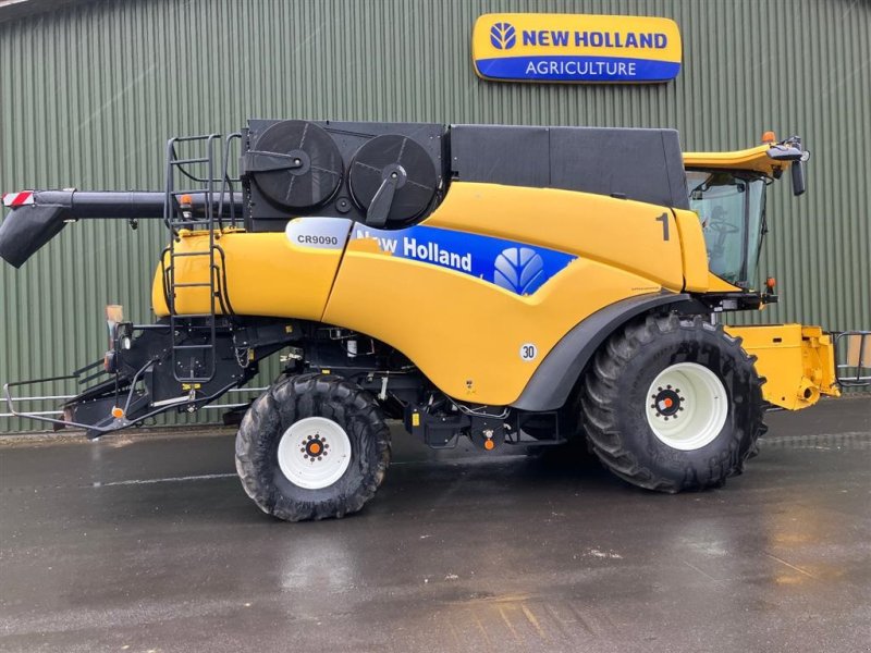 Mähdrescher tipa New Holland CR 9090 SLH Elevation SOLGT!!! Kørt på Fyn. Selvoprettende solkasse. Incl. 35" NH Vario Feed skærebord. Kan ses på Fyn. OptiSpread, avnspreder, udbytte og fugtmåler, Intelliview III, kompressoer, kamera, SmartSteer, AGR Ready mm., Gebrauchtmaschine u Kolding (Slika 1)