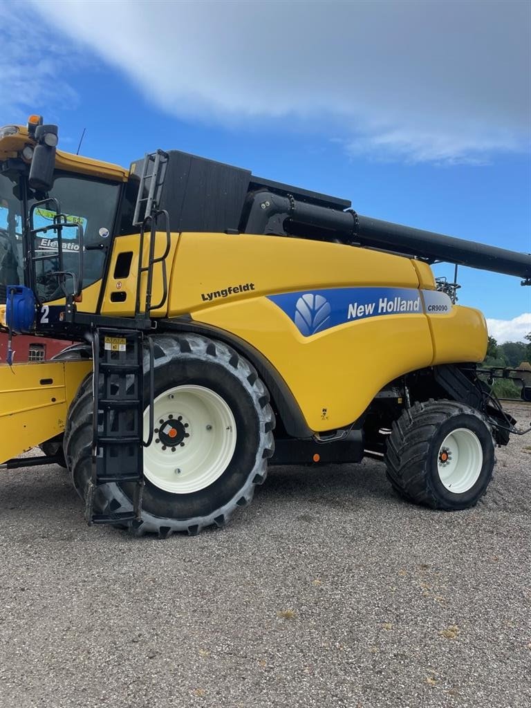 Mähdrescher of the type New Holland CR 9090 SLH Elevation, Gebrauchtmaschine in Hadsten (Picture 4)