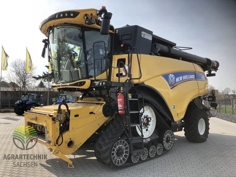 Mähdrescher des Typs New Holland CR 9.90 SCR SmartTrax, Gebrauchtmaschine in Ebersbach (Bild 1)