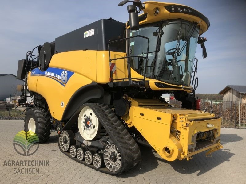 Mähdrescher des Typs New Holland CR 9.90 SCR SmartTrax, Gebrauchtmaschine in Ebersbach (Bild 2)