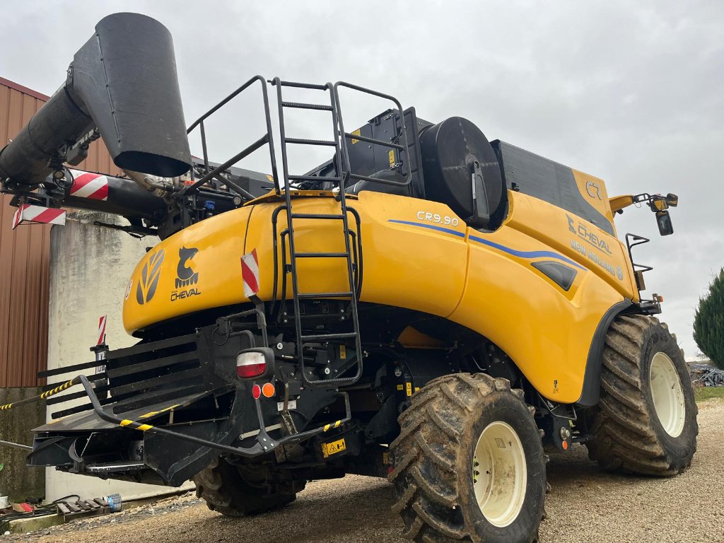 Mähdrescher van het type New Holland CR 9.90, Gebrauchtmaschine in Marolles (Foto 10)