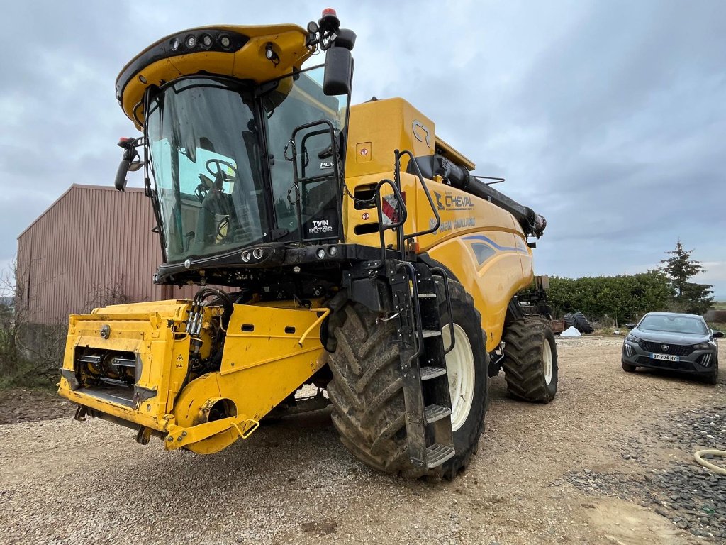 Mähdrescher van het type New Holland CR 9.90, Gebrauchtmaschine in Marolles (Foto 1)