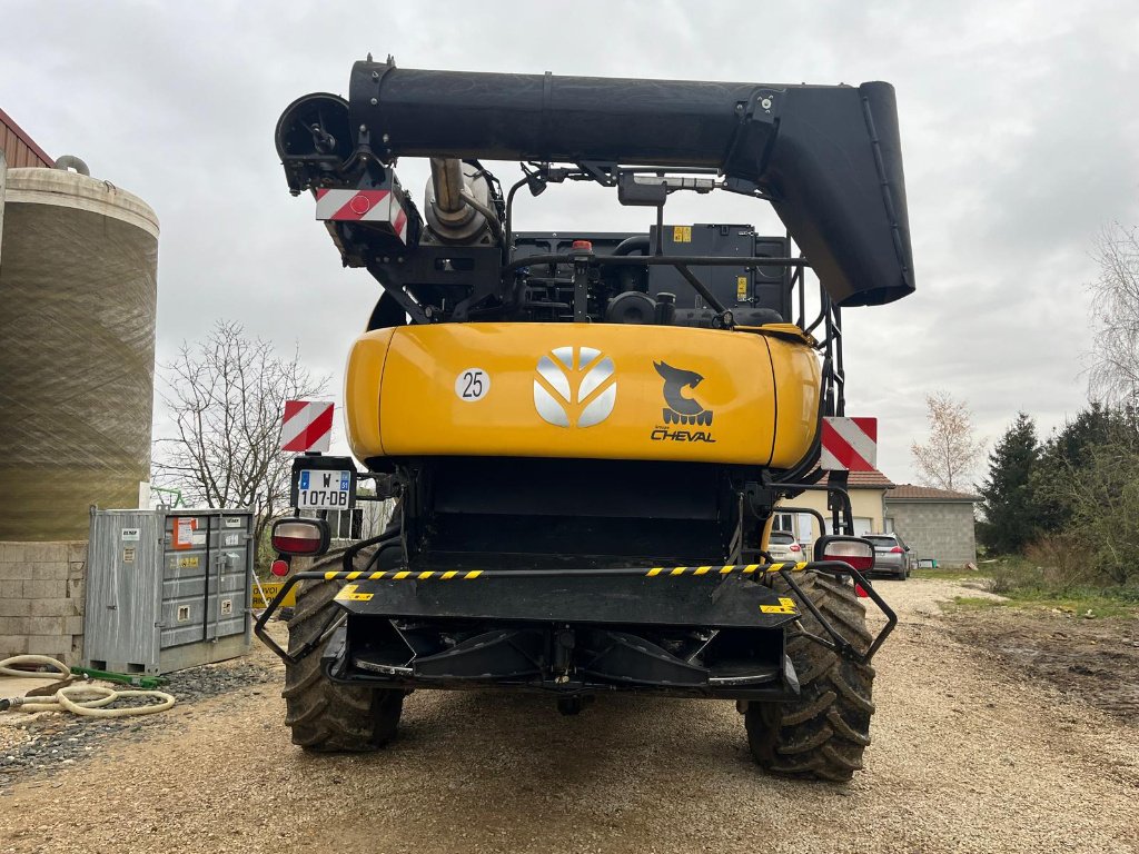 Mähdrescher van het type New Holland CR 9.90, Gebrauchtmaschine in Marolles (Foto 11)