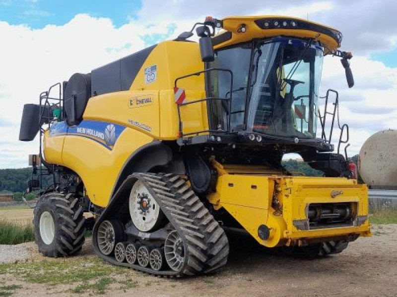 Mähdrescher типа New Holland CR 9.90, Gebrauchtmaschine в VELAINES (Фотография 1)