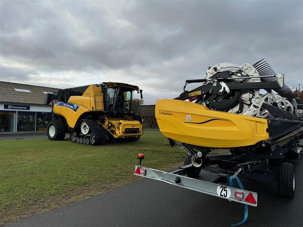 Mähdrescher tip New Holland CR10.90 34" Traks 4WD, Gebrauchtmaschine in Holstebro (Poză 7)