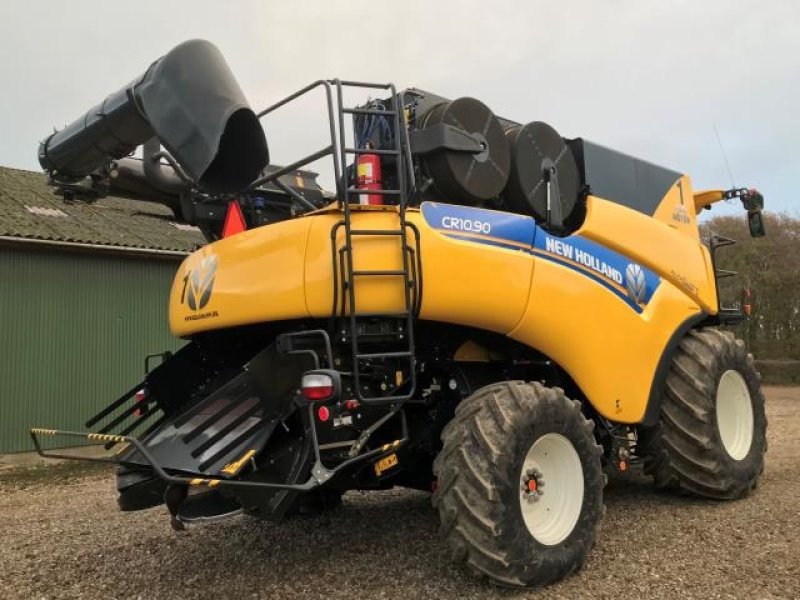 Mähdrescher du type New Holland CR10.90, Gebrauchtmaschine en Middelfart (Photo 3)