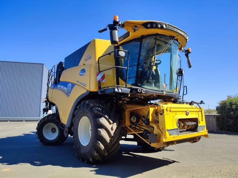 Mähdrescher от тип New Holland CR7.80, Gebrauchtmaschine в BRAY en Val (Снимка 1)