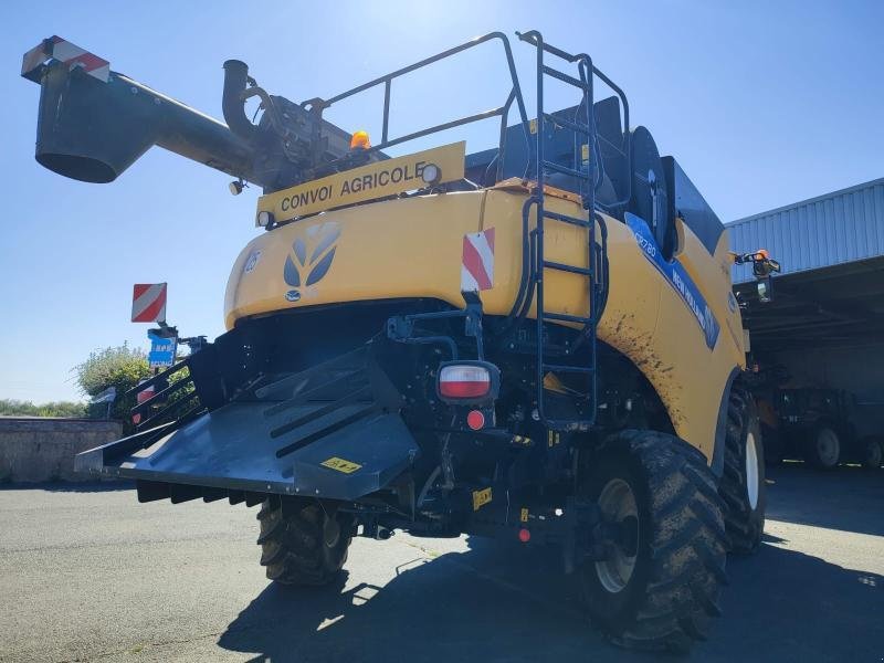 Mähdrescher del tipo New Holland CR7.80, Gebrauchtmaschine In BRAY en Val (Immagine 7)