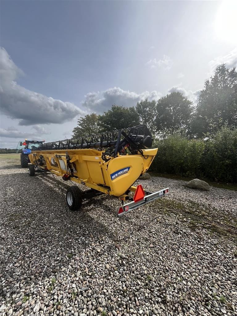 Mähdrescher van het type New Holland CR8.90 ST5, Gebrauchtmaschine in Maribo (Foto 5)