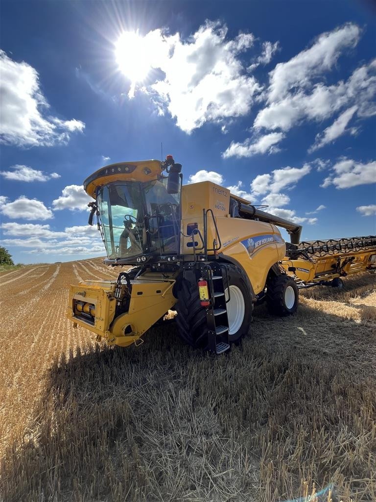 Mähdrescher van het type New Holland CR8.90 ST5, Gebrauchtmaschine in Maribo (Foto 2)