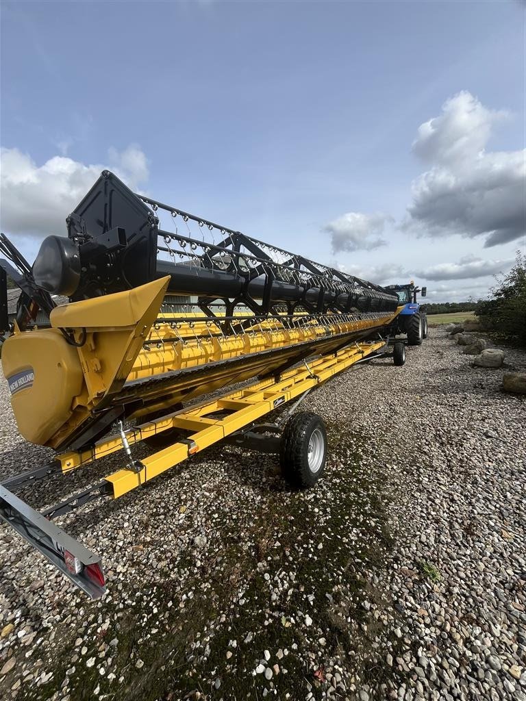 Mähdrescher van het type New Holland CR8.90 ST5, Gebrauchtmaschine in Maribo (Foto 6)